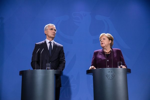 Glavni tajnik NATO-a Jens Stoltenberg i njemačka kancelarka Angela Merkel