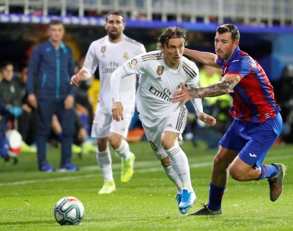 Eibar (Sergi Enrich) – Real Madrid (Luka Modrić)