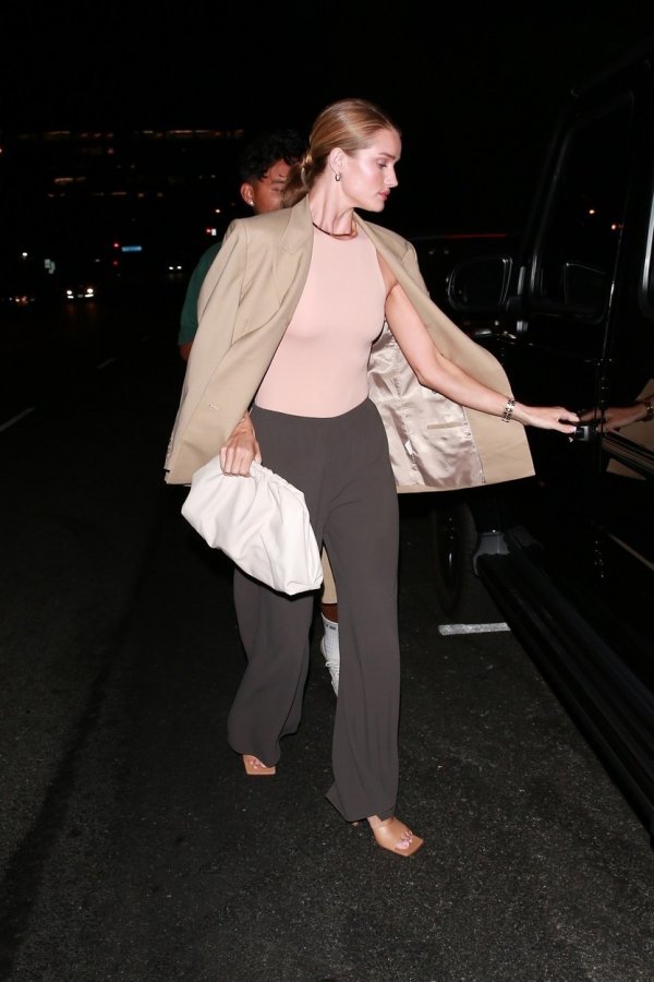 Rosie Huntington-Whiteley sa svojim primjerkom torbe The Pouch