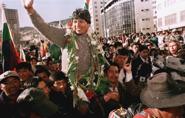 Vođa bolivijskih uzgajivača koke i zamjenik guvernera Evo Morales dolazi u La Paz 2. rujna 1998., nakon 24 dana i 650 km dugog marša iz El Chapare
