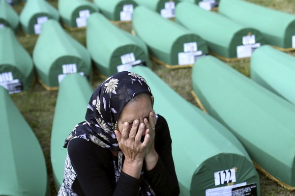 Mladić je odgovoran za genocid u Srebrenici u kojem je ubijeno 8000 osoba Reuters