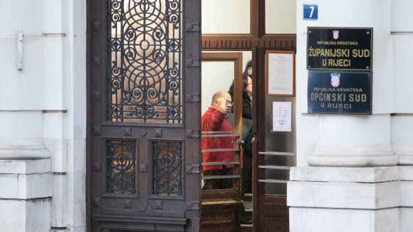 Policajac se propucao na riječkom sudu