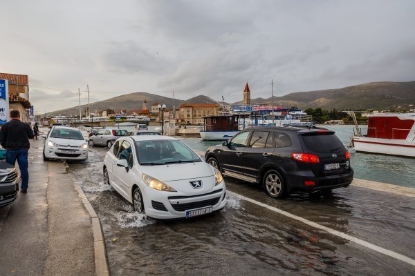 Potpljena riva u Trogiru