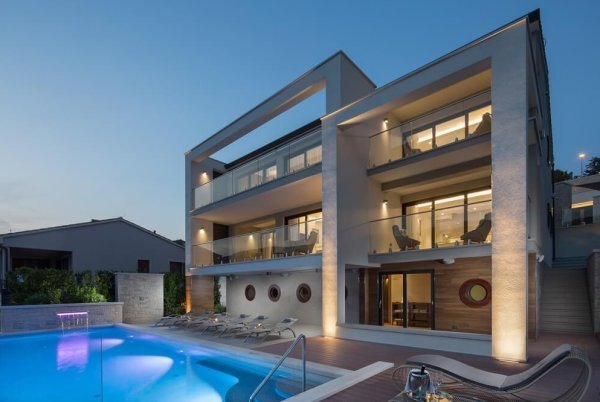 Holiday House Vlastelini II