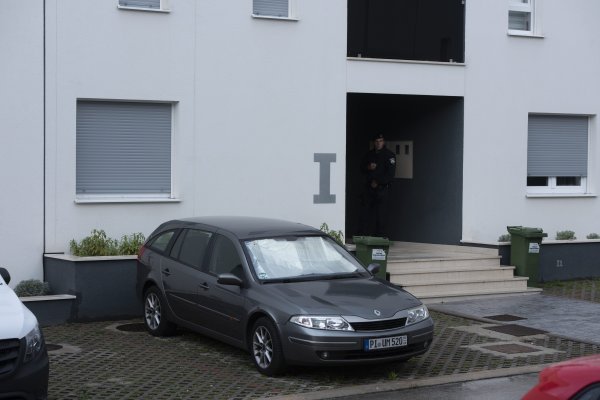 Zgrada u Strožancu u kojoj je stanovala ruska banda koja je opljačkala zlatarnicu u Splitu