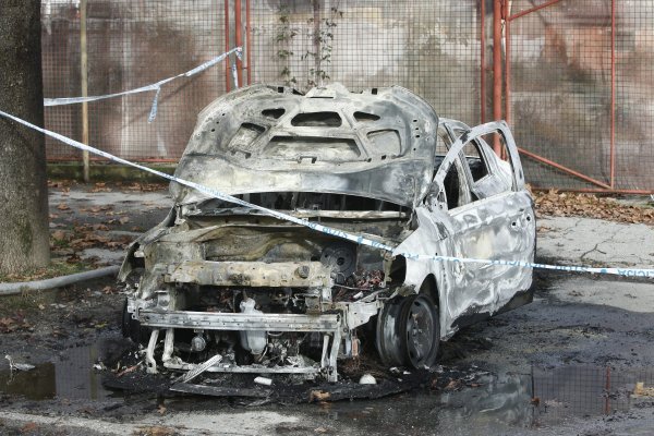 Očevid u Gradišćanskoj ulici u Zagrebu, gdje je zapaljen automobil