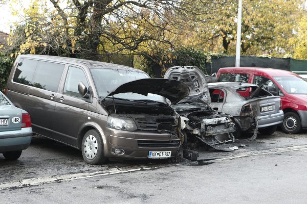 Izgoreni automobili i kombi na Kajfešovom brijegu