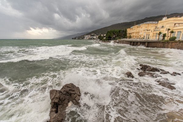 Olujno jugo u Opatiji