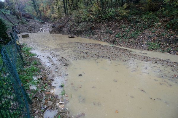Zagreb: Radovi u ulici Donje Prekrižje za vrijeme obilnih kiša pretvaraju se u obilne lokve