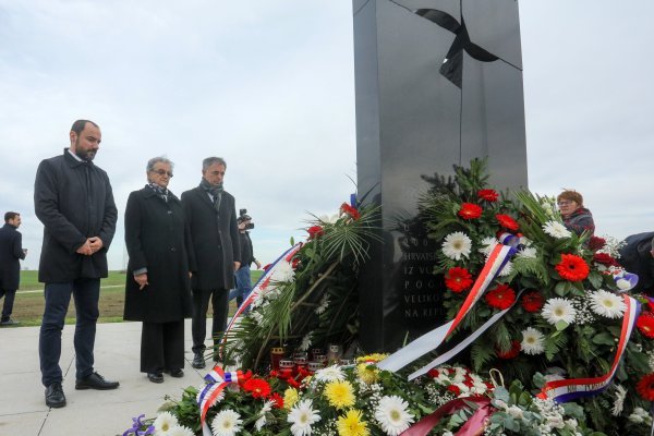 Vukovar: Delegacija SNV-a položila vijence za stradale u ratu