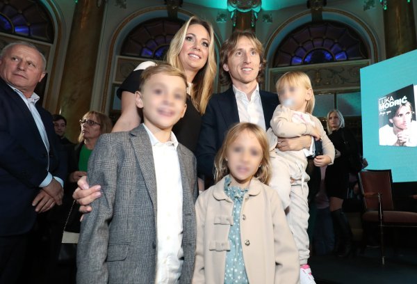 Vanja Modrić s djecom stigla na promociju Lukine knjige