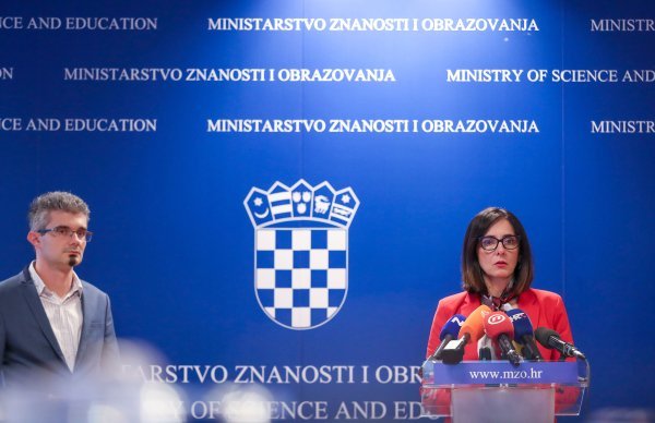Blaženka Divjak održala izvanrednu konferenciju za medije