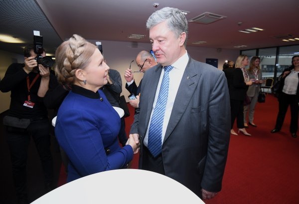 Neformalno druženje članova EPP-a tijekom stanke na kongresu u Zagrebu