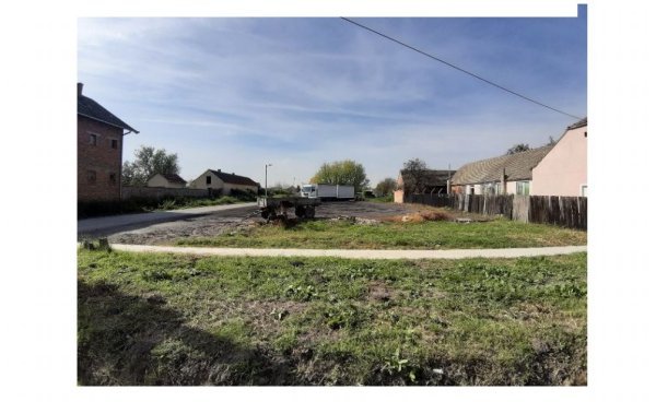 ‪Zemljište u Trpinji