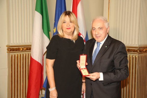 Intendantica HNK-a u Zagrebu Dubravka Vrgoč prima odlikovanje Reda zvijezda Italij