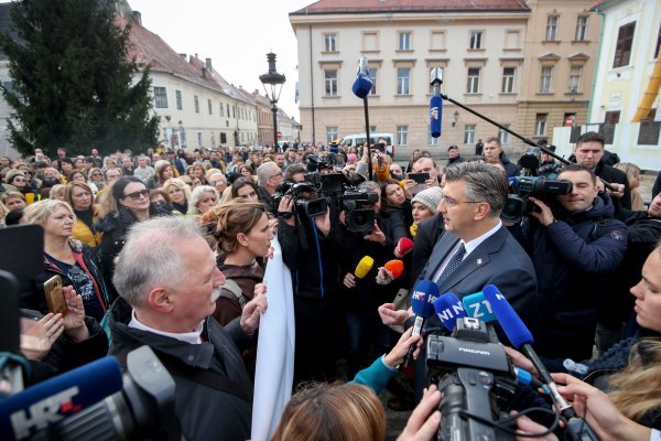 Premijer Andrej Plenković ispred prosvjednika