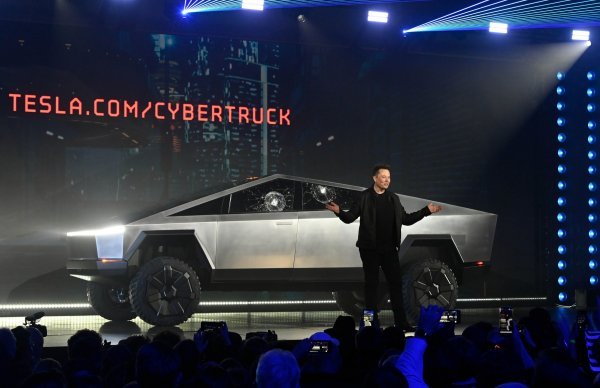Elon Musk na predstavljanju Cybertrucka krajem 2019. godine