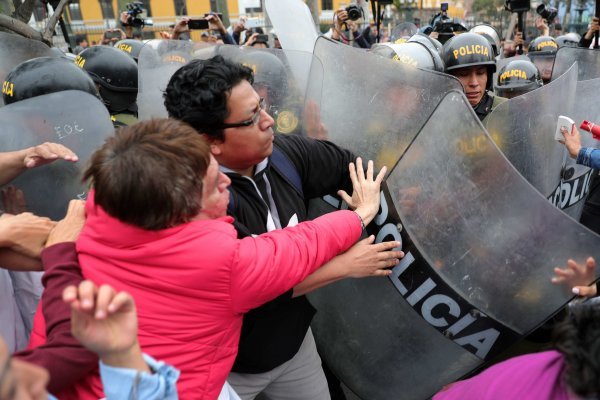 Prosvjedi protiv raspuštanja peruanskog kongresa