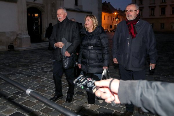 Predstavnici sindikata dolaze u zgradu Vlade na nastavak pregovora