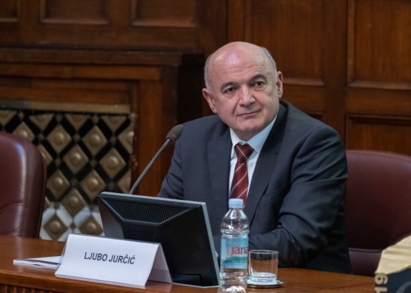 Profesor međunarodne ekonomije na zagrebačkom Ekonomskom fakultetu Ljubo Jurčić