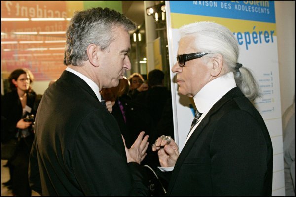 Vlasnik LVMH-a Bernard Arnault i modni dizajner Karl Lagerfeld