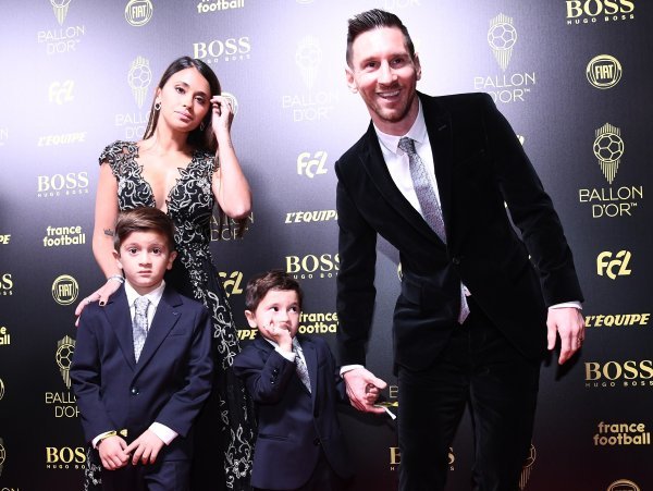 Antonella i Lionel Messi s djecom