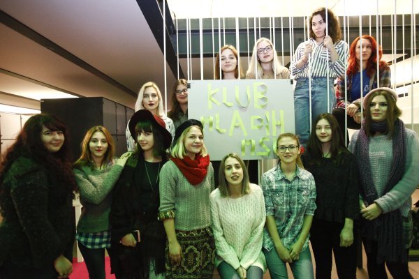 Sadašnje i bivše članice Kluba mladih MSU, 2016.
