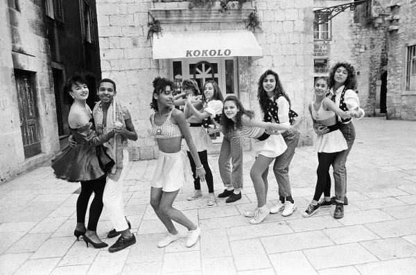 Mozaik je uvijek bio rasadnik splitskih plesača i pjevača. Možete li prepoznati curu sasvim lijevo? (1985.)