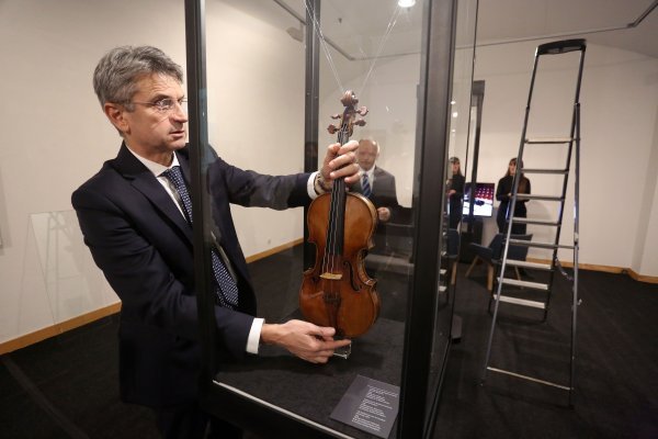 Otvorena izložba 'Violinom iznad granica/Stradivari u Rijeci - Kresnik i Cremona'