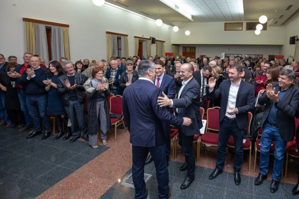 Predizborni skup predsjedničkog kandidata Zorana Milanovića