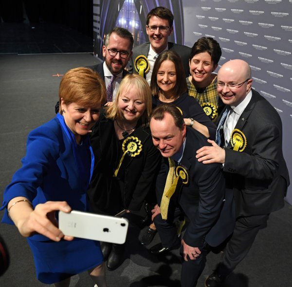 Nicola Sturgeon i stranačke kolege slave uspjeh na izborima