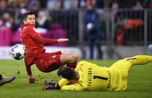 Bayern (Robert Lewandowski) - Werder (Jiri Pavlenka)