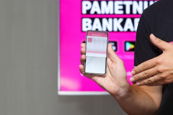 Adrović pozdravlja napore Hrvatskog Telekoma i Zagrebačke banke za brzom digitalizacijom