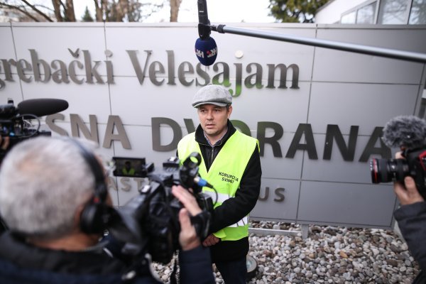 Predsjednički kandidat Dario Juričan održao je 'zaziv Franje Tuđmana' i zapalio svijeću