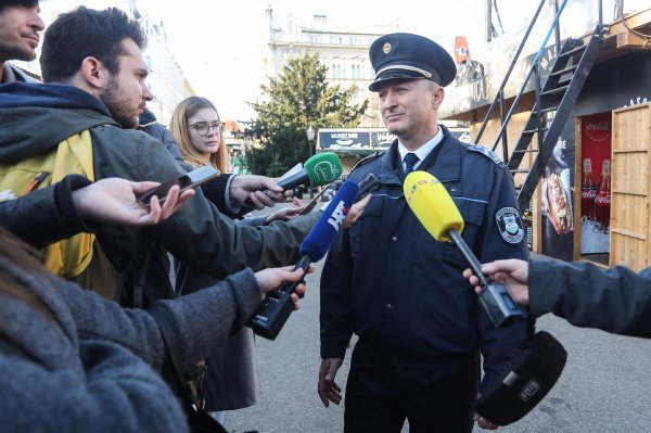 Predstavljeni policajci iz Slovenije i Mađarske koji će pomagati turistima na Adventu u Zagrebu