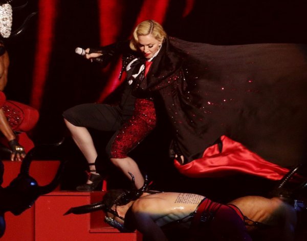 Madonna na pozornici dodjele Brit Awardsa 2015.
