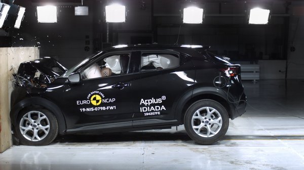 Nissan Juke test frontalnog sudara