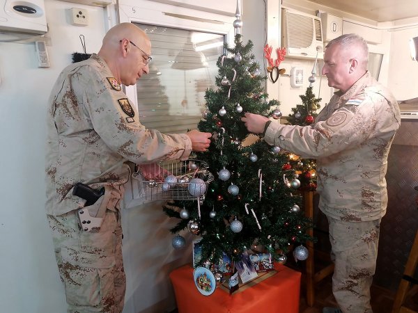 Hrvatski vojnici u Afganistanu kite bor