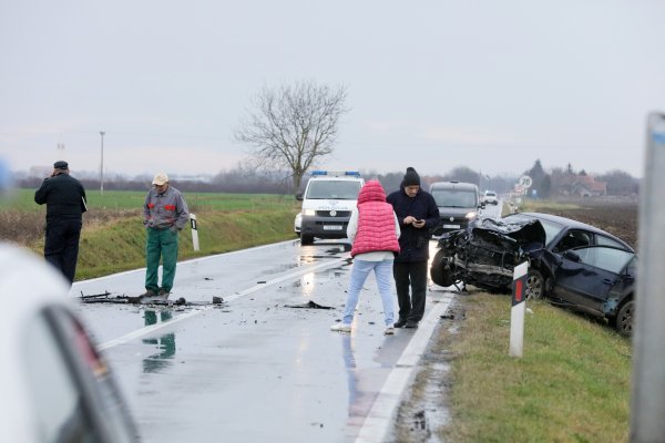 Vukovar: U prometnoj nesreći između dva automobila poginula jedna osoba