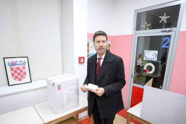 Zagreb: Predsjednički kandidat Ivan Pernar glasovao na predsjedničkim izborima