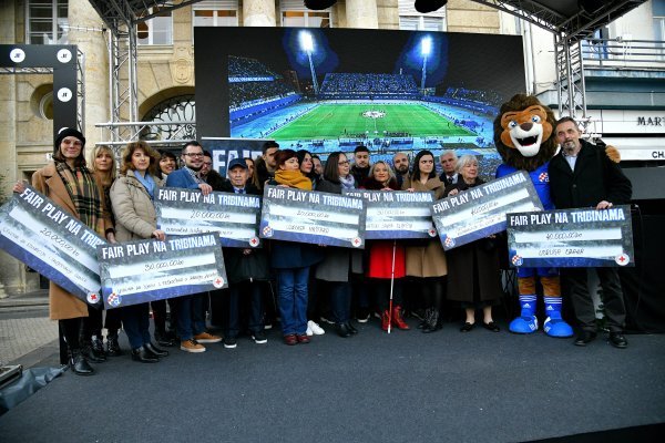 GNK Dinamo - dodjela čekova s donacijama iz kampanje Fair play na tribinama
