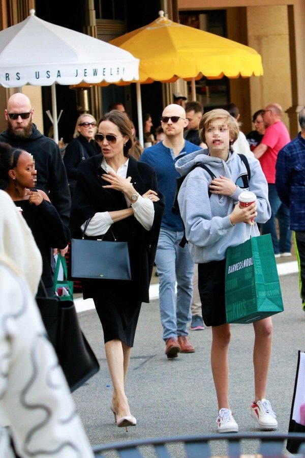 Angelina Jolie s djecom