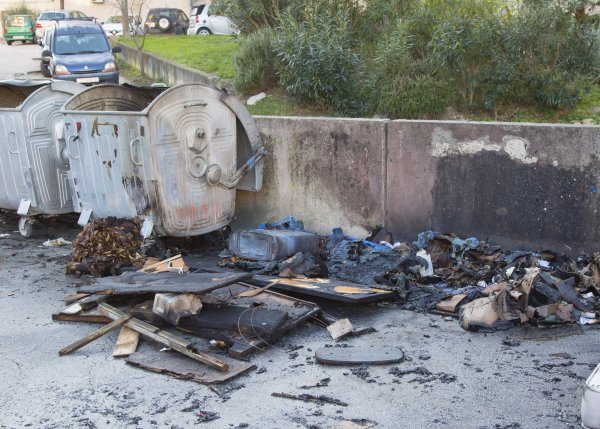 Split: Zapaljeni kontejneri u kotaru Bol