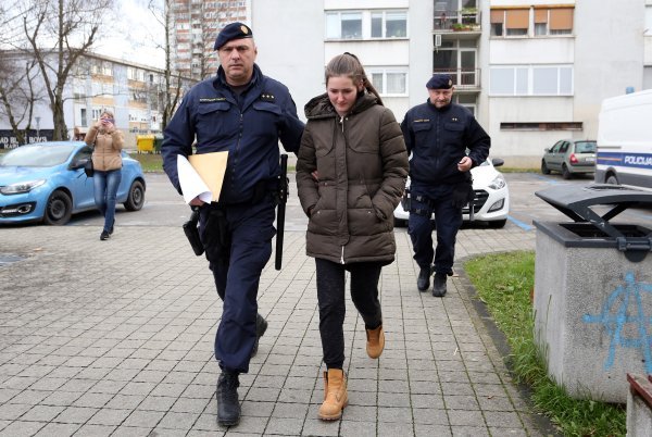 Karlovac: 19-godišnja vozačica koja je pregazila policajca dovedena na ispitivanje