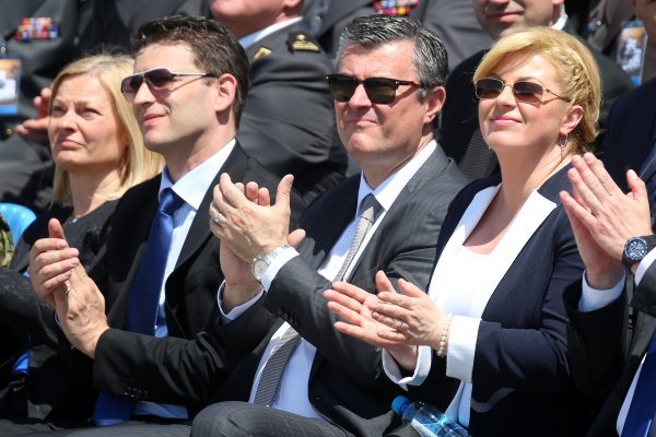 Božo Petrov, Tihomir Orešković i Kolinda Grabar Kitarović 2016. na proslavi Dana Oružanih snaga RH