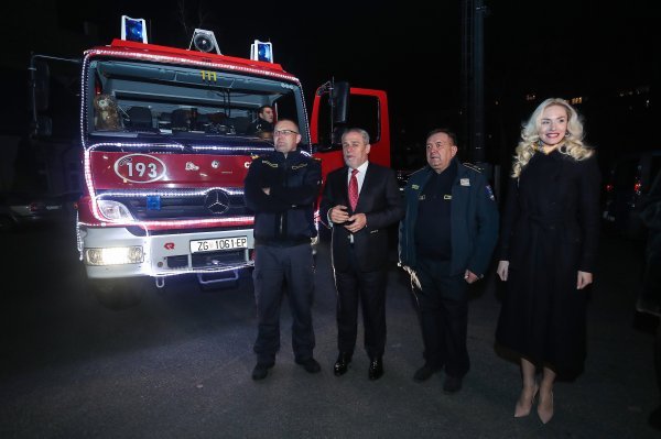 Bandić posjetio Javnu vatrogasnu postrojbu Zagreba