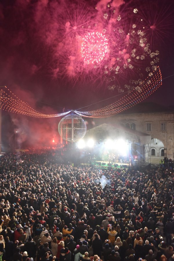 Pula:Zabranjeno pušenje zabavljalo Puljane za doček Nove godine.