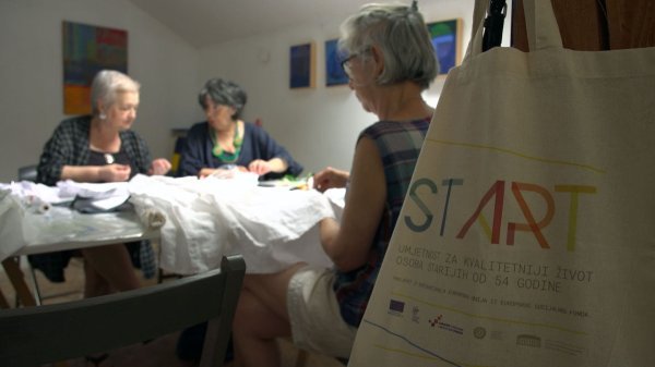 Izložba radova polaznika umjetničkih radionica generacije 54+