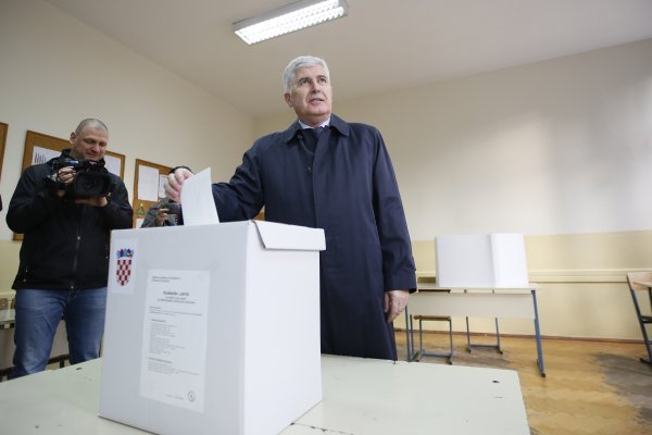 Mostar: Dragan Čović u pratnji supruge glasovao u drugom krugu predsjedničkih izbora