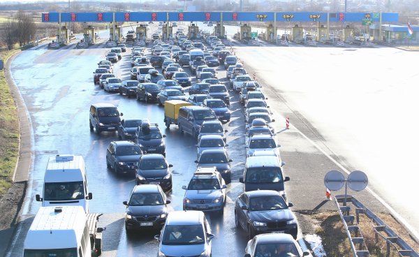 Velike gužve na graničnom prijelazu Bregana, počinje Hrvatski skijaški tjedan